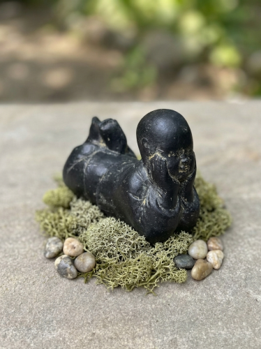 Statuette moine allonge